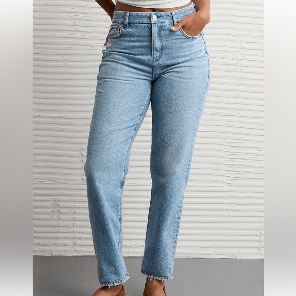 American Eagle Outfitters Strigid Curvy Jeans